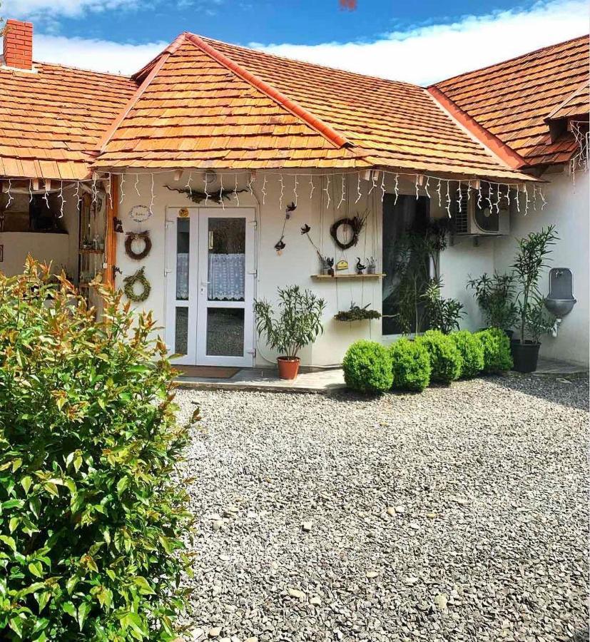 Villa Lukash Yanoshi Exterior photo